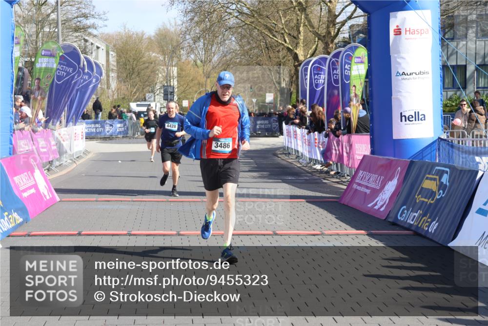 12.04.2026 - 45. Internationalen Wilhelmsburger Insellauf Strokosch-Dieckow http://msf.ph/oto/9455323 12.04.2026 10:43:57 Ziel 3486, 4428, 3022 meine-sportfotos.de