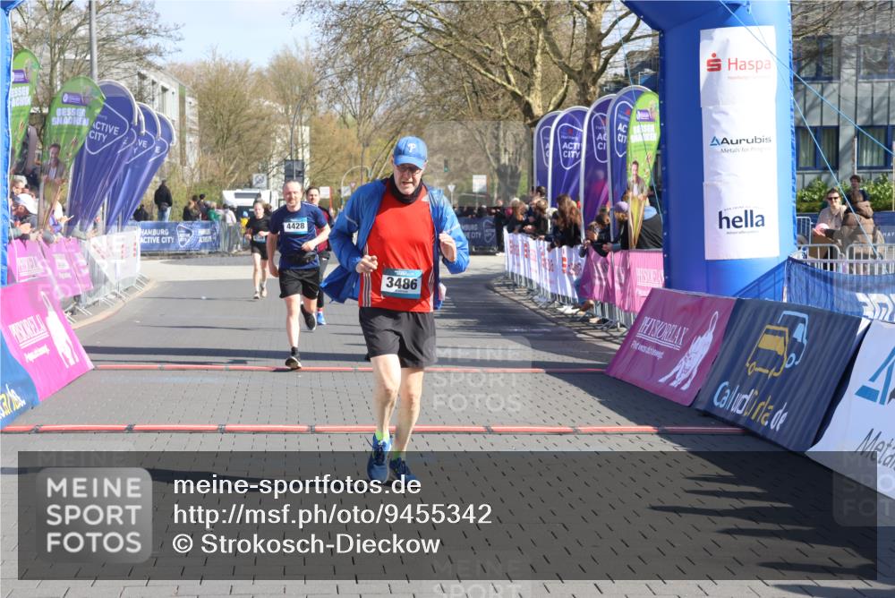 12.04.2026 - 45. Internationalen Wilhelmsburger Insellauf Strokosch-Dieckow http://msf.ph/oto/9455342 12.04.2026 10:43:58 Ziel 3486, 4428, 3022 meine-sportfotos.de