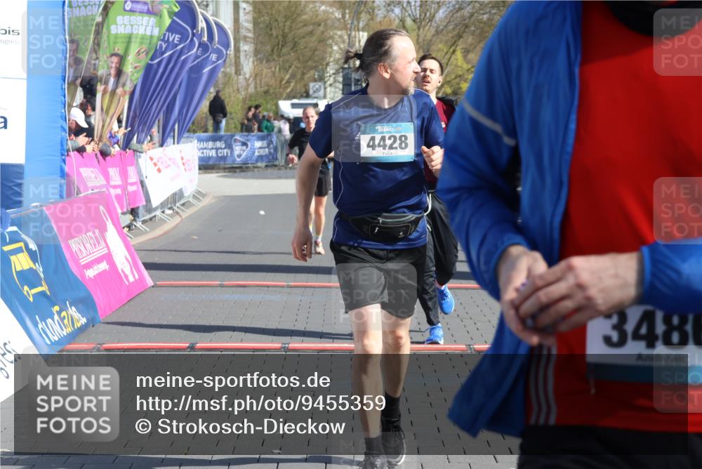 12.04.2026 - 45. Internationalen Wilhelmsburger Insellauf Strokosch-Dieckow http://msf.ph/oto/9455359 12.04.2026 10:44:00 Ziel 3486, 4428, 3022, 4349 meine-sportfotos.de