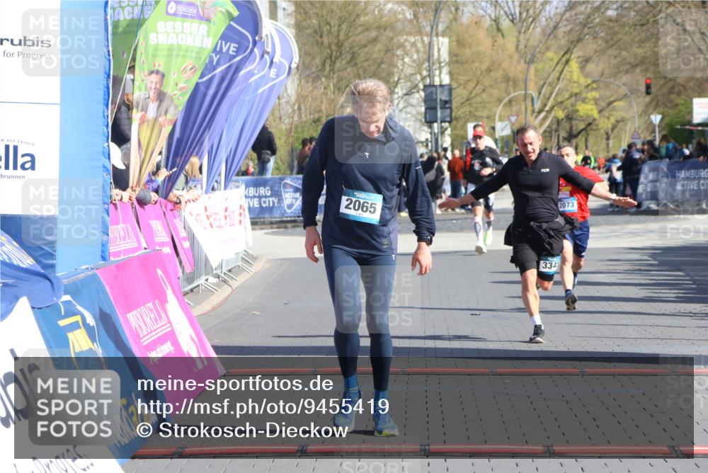 12.04.2026 - 45. Internationalen Wilhelmsburger Insellauf Strokosch-Dieckow http://msf.ph/oto/9455419 12.04.2026 10:44:15 Ziel 2065, 3345, 2073 meine-sportfotos.de