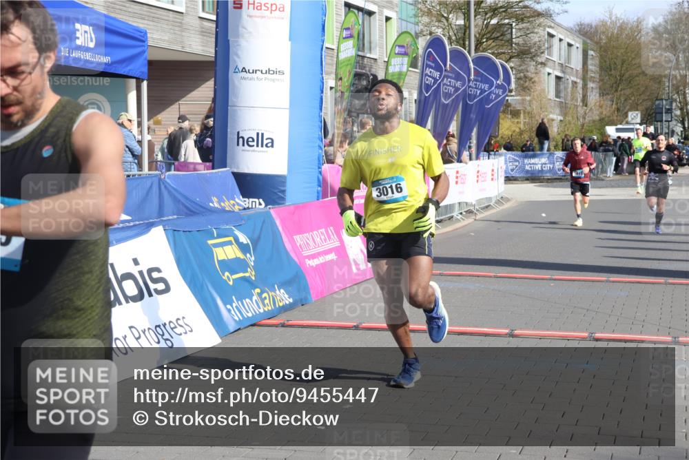 12.04.2026 - 45. Internationalen Wilhelmsburger Insellauf Strokosch-Dieckow http://msf.ph/oto/9455447 12.04.2026 10:31:18 Ziel 3016, 2831, 5811 meine-sportfotos.de