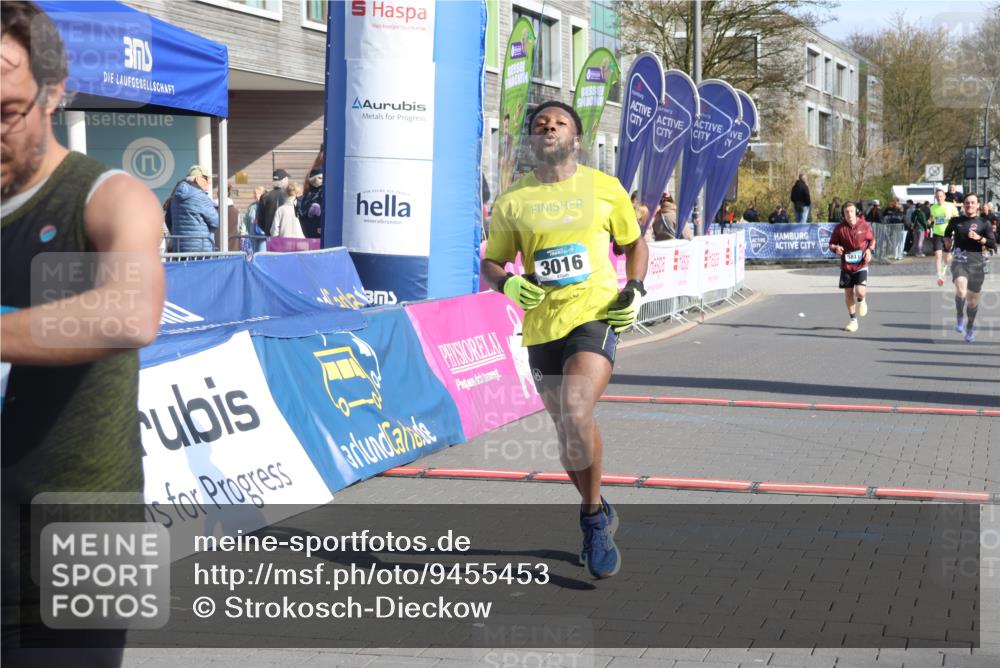 12.04.2026 - 45. Internationalen Wilhelmsburger Insellauf Strokosch-Dieckow http://msf.ph/oto/9455453 12.04.2026 10:31:18 Ziel 3016, 2831, 5811 meine-sportfotos.de
