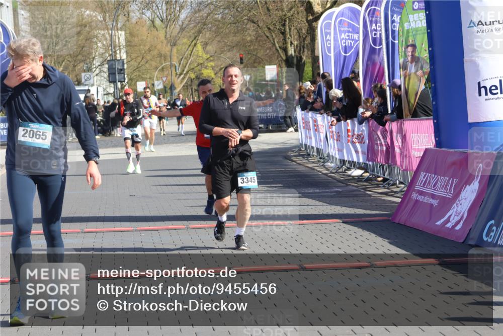 12.04.2026 - 45. Internationalen Wilhelmsburger Insellauf Strokosch-Dieckow http://msf.ph/oto/9455456 12.04.2026 10:44:17 Ziel 2065, 3345, 2073 meine-sportfotos.de