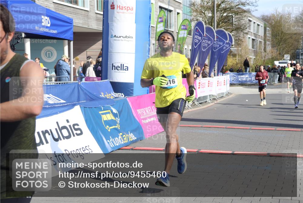 12.04.2026 - 45. Internationalen Wilhelmsburger Insellauf Strokosch-Dieckow http://msf.ph/oto/9455460 12.04.2026 10:31:18 Ziel 3016, 2831, 5811 meine-sportfotos.de