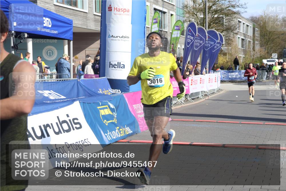 12.04.2026 - 45. Internationalen Wilhelmsburger Insellauf Strokosch-Dieckow http://msf.ph/oto/9455467 12.04.2026 10:31:18 Ziel 3016, 2831, 5811 meine-sportfotos.de