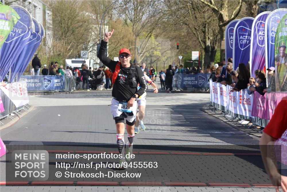 12.04.2026 - 45. Internationalen Wilhelmsburger Insellauf Strokosch-Dieckow http://msf.ph/oto/9455563 12.04.2026 10:44:23 Ziel 2073, 4829, 4062 meine-sportfotos.de