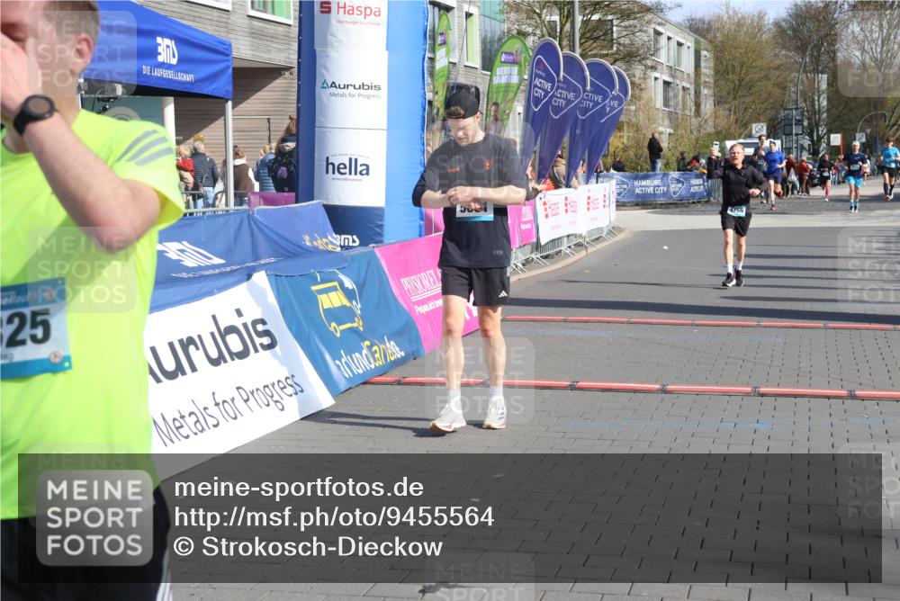 12.04.2026 - 45. Internationalen Wilhelmsburger Insellauf Strokosch-Dieckow http://msf.ph/oto/9455564 12.04.2026 10:31:29 Ziel 2325, 5661, 4766 meine-sportfotos.de