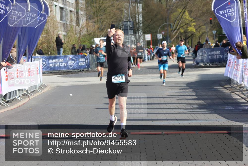 12.04.2026 - 45. Internationalen Wilhelmsburger Insellauf Strokosch-Dieckow http://msf.ph/oto/9455583 12.04.2026 10:31:31 Ziel 5661, 4766 meine-sportfotos.de
