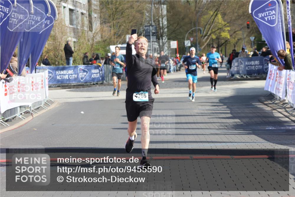 12.04.2026 - 45. Internationalen Wilhelmsburger Insellauf Strokosch-Dieckow http://msf.ph/oto/9455590 12.04.2026 10:31:31 Ziel 5661, 4766 meine-sportfotos.de