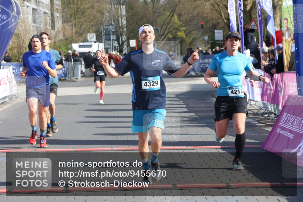 12.04.2026 - 45. Internationalen Wilhelmsburger Insellauf Strokosch-Dieckow http://msf.ph/oto/9455670 12.04.2026 10:31:37 Ziel 4329, 4212, 5526 meine-sportfotos.de