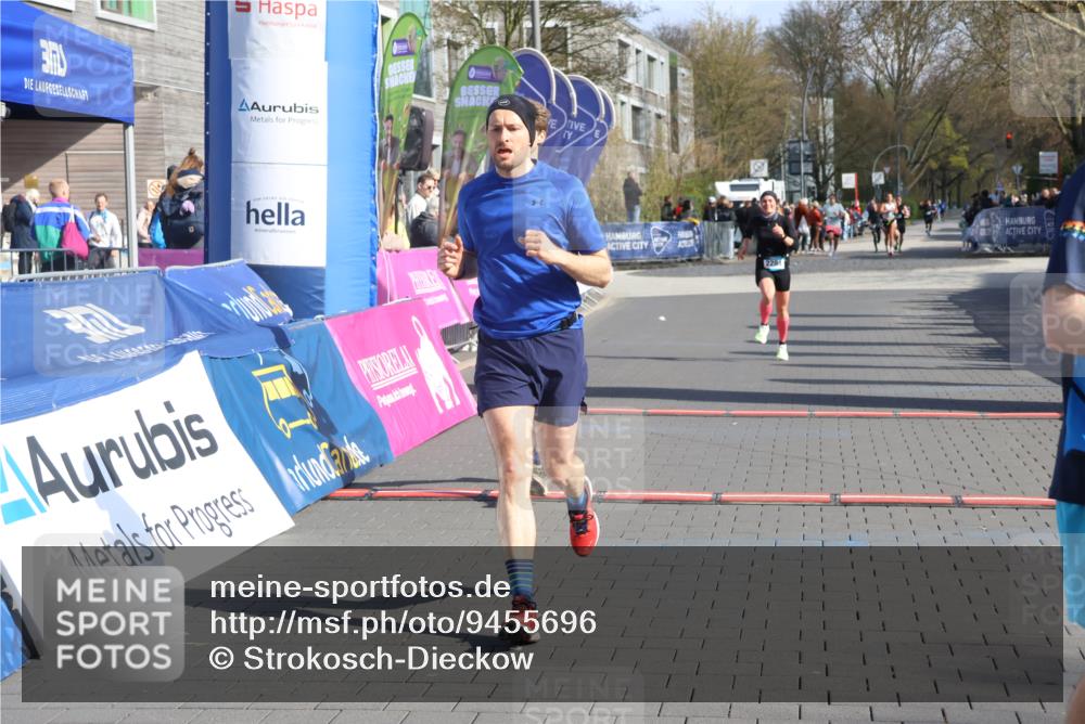 12.04.2026 - 45. Internationalen Wilhelmsburger Insellauf Strokosch-Dieckow http://msf.ph/oto/9455696 12.04.2026 10:31:39 Ziel 4329, 4212, 5526, 2284 meine-sportfotos.de