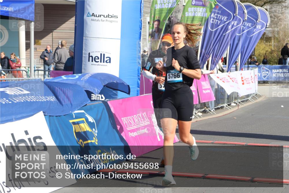 12.04.2026 - 45. Internationalen Wilhelmsburger Insellauf Strokosch-Dieckow http://msf.ph/oto/9455698 12.04.2026 10:44:39 Ziel 5766, 5775 meine-sportfotos.de