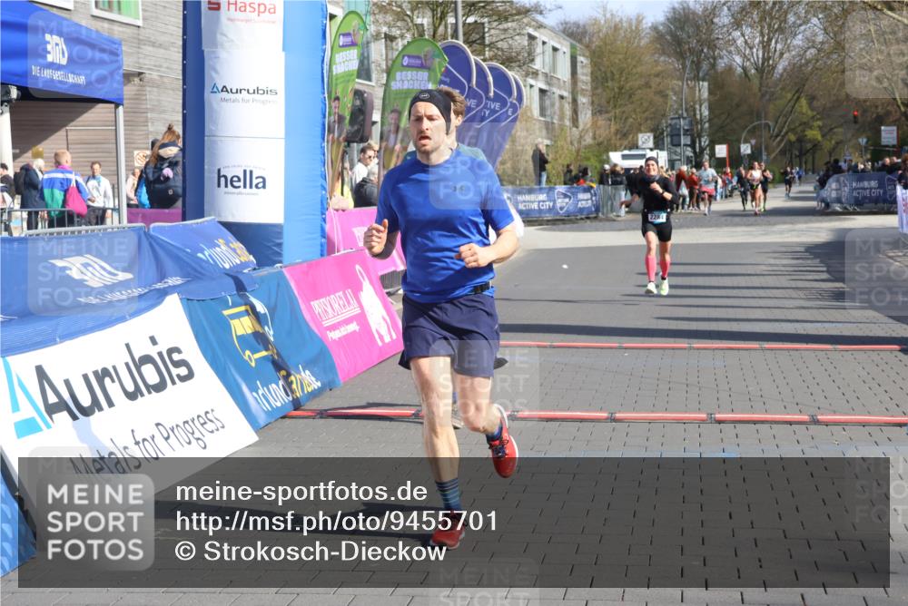 12.04.2026 - 45. Internationalen Wilhelmsburger Insellauf Strokosch-Dieckow http://msf.ph/oto/9455701 12.04.2026 10:31:39 Ziel 4329, 4212, 5526, 2284 meine-sportfotos.de