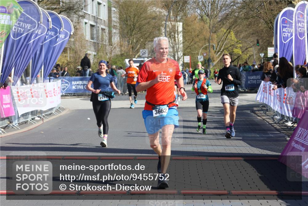 12.04.2026 - 45. Internationalen Wilhelmsburger Insellauf Strokosch-Dieckow http://msf.ph/oto/9455752 12.04.2026 10:44:51 Ziel 3662, 2911, 4934, 2940 meine-sportfotos.de