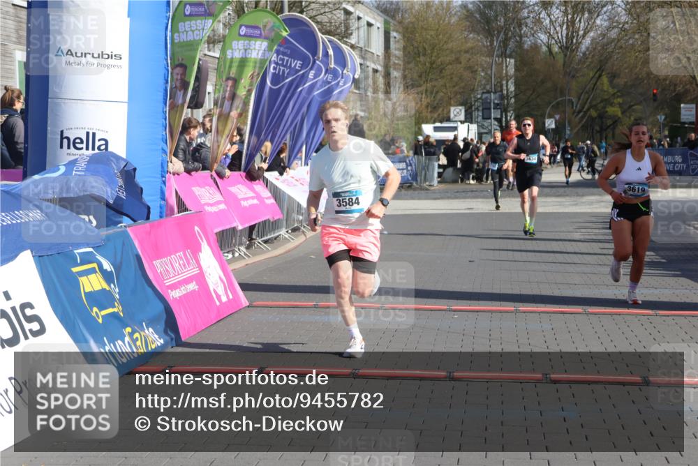 12.04.2026 - 45. Internationalen Wilhelmsburger Insellauf Strokosch-Dieckow http://msf.ph/oto/9455782 12.04.2026 10:31:50 Ziel 3584, 3619 meine-sportfotos.de
