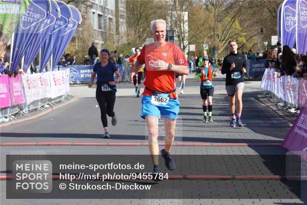 12.04.2026 - 45. Internationalen Wilhelmsburger Insellauf Strokosch-Dieckow http://msf.ph/oto/9455784 12.04.2026 10:44:51 Ziel 3662, 2911, 4934, 2940 meine-sportfotos.de