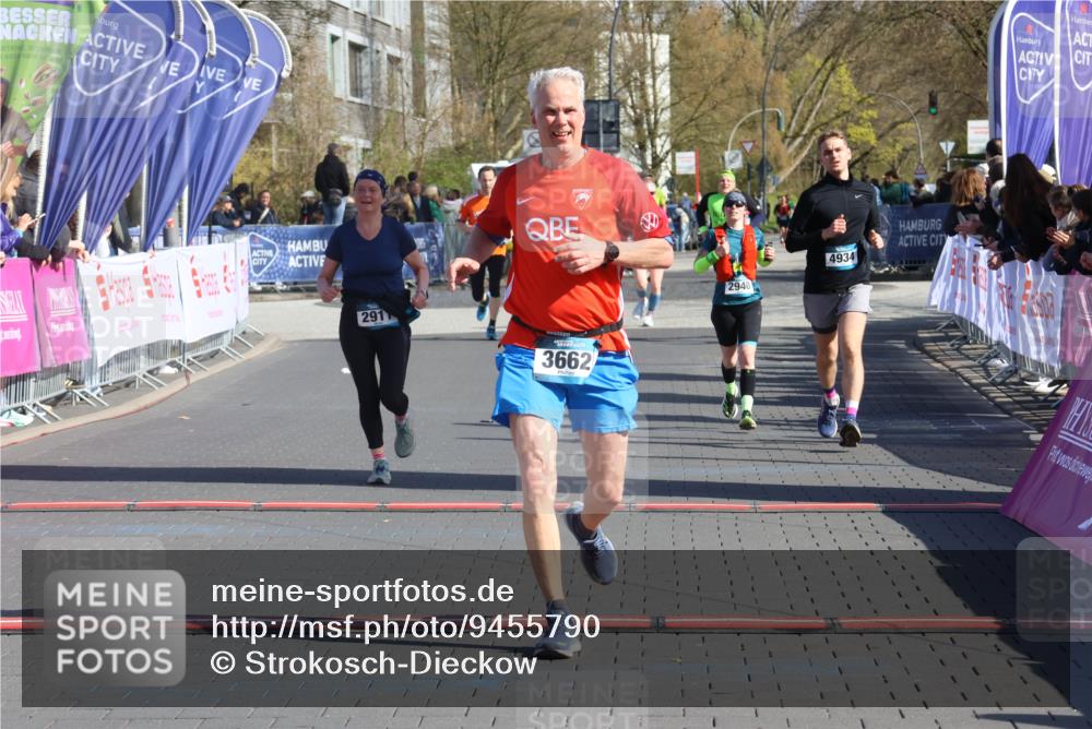 12.04.2026 - 45. Internationalen Wilhelmsburger Insellauf Strokosch-Dieckow http://msf.ph/oto/9455790 12.04.2026 10:44:51 Ziel 3662, 2911, 4934, 2940 meine-sportfotos.de