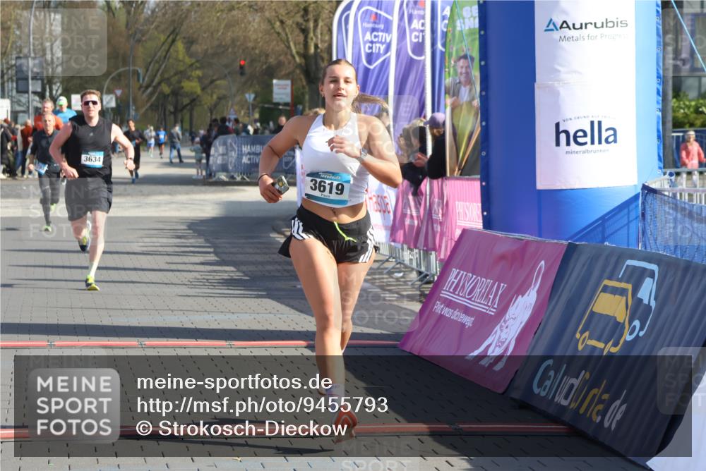 12.04.2026 - 45. Internationalen Wilhelmsburger Insellauf Strokosch-Dieckow http://msf.ph/oto/9455793 12.04.2026 10:31:52 Ziel 3584, 3619, 3634 meine-sportfotos.de