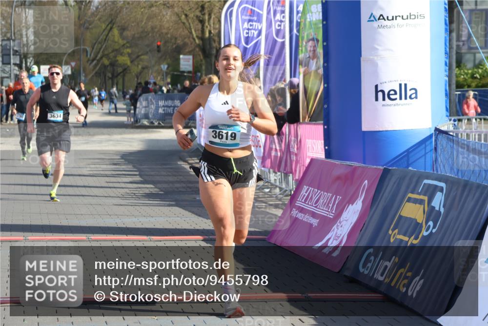 12.04.2026 - 45. Internationalen Wilhelmsburger Insellauf Strokosch-Dieckow http://msf.ph/oto/9455798 12.04.2026 10:31:52 Ziel 3584, 3619, 3634 meine-sportfotos.de
