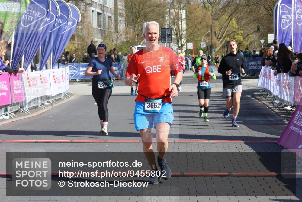 12.04.2026 - 45. Internationalen Wilhelmsburger Insellauf Strokosch-Dieckow http://msf.ph/oto/9455802 12.04.2026 10:44:51 Ziel 3662, 2911, 4934, 2940 meine-sportfotos.de