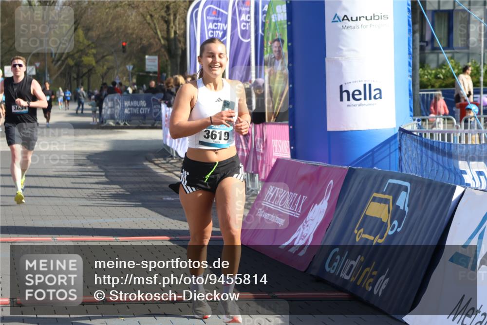 12.04.2026 - 45. Internationalen Wilhelmsburger Insellauf Strokosch-Dieckow http://msf.ph/oto/9455814 12.04.2026 10:31:52 Ziel 3584, 3619, 3634 meine-sportfotos.de