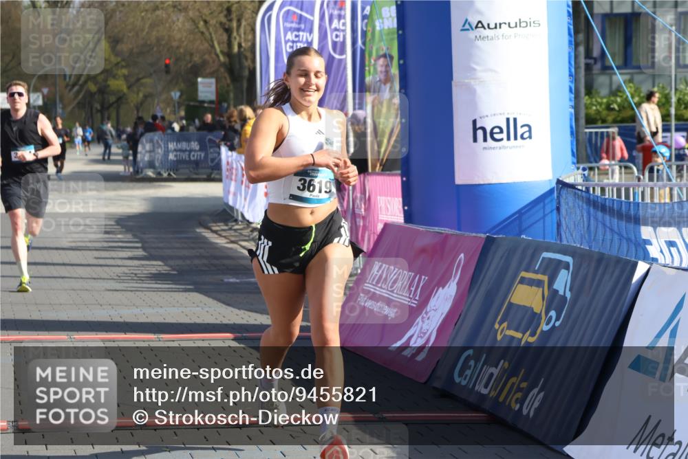 12.04.2026 - 45. Internationalen Wilhelmsburger Insellauf Strokosch-Dieckow http://msf.ph/oto/9455821 12.04.2026 10:31:52 Ziel 3584, 3619, 3634 meine-sportfotos.de