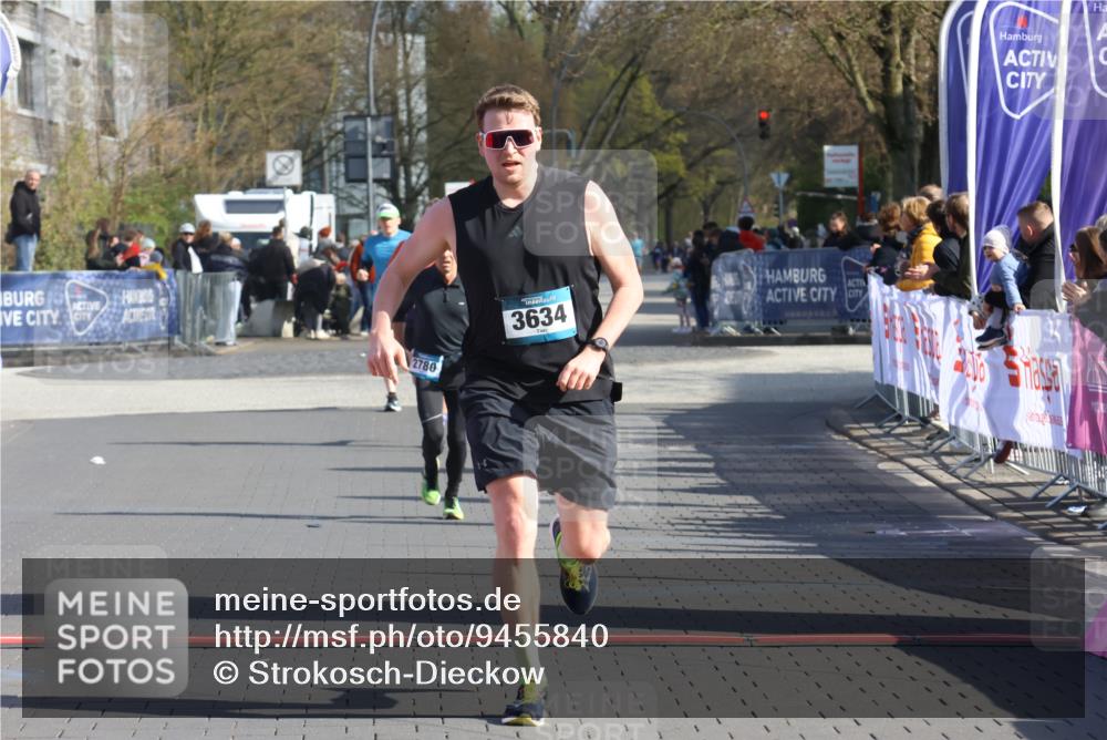 12.04.2026 - 45. Internationalen Wilhelmsburger Insellauf Strokosch-Dieckow http://msf.ph/oto/9455840 12.04.2026 10:31:54 Ziel 3584, 3619, 3634, 2780 meine-sportfotos.de