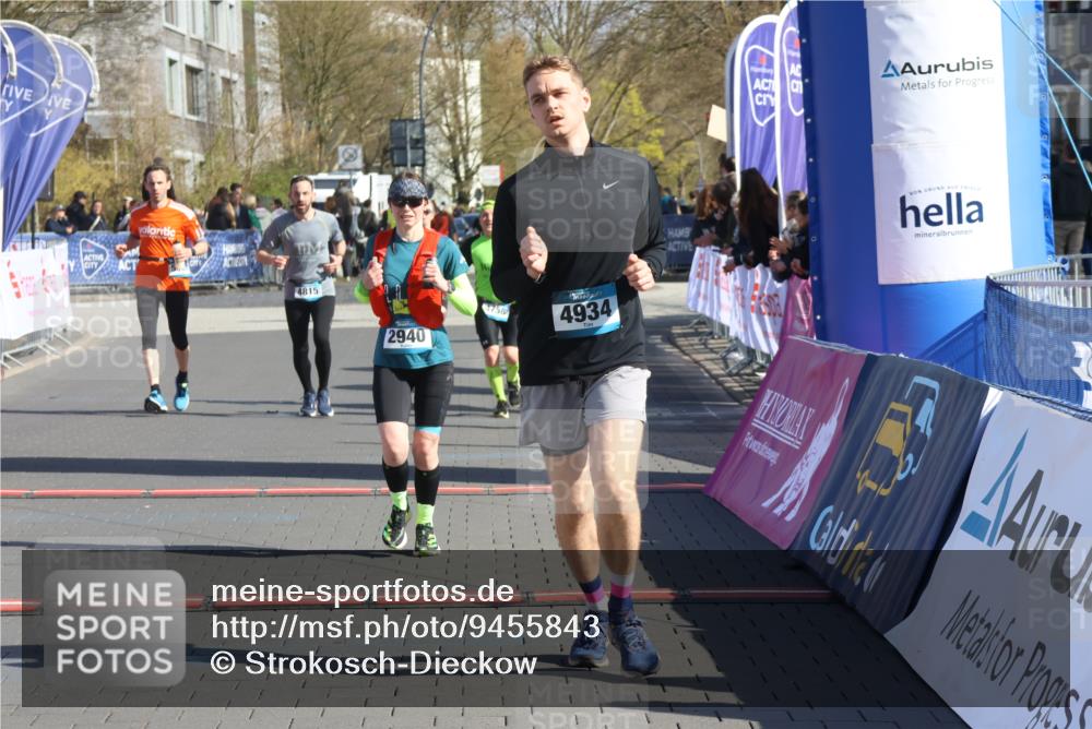 12.04.2026 - 45. Internationalen Wilhelmsburger Insellauf Strokosch-Dieckow http://msf.ph/oto/9455843 12.04.2026 10:44:55 Ziel 3662, 2911, 4934, 2940, 4815, 4758, 5009, 4906 meine-sportfotos.de