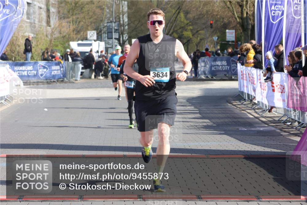 12.04.2026 - 45. Internationalen Wilhelmsburger Insellauf Strokosch-Dieckow http://msf.ph/oto/9455873 12.04.2026 10:31:55 Ziel 3619, 3634, 2780 meine-sportfotos.de
