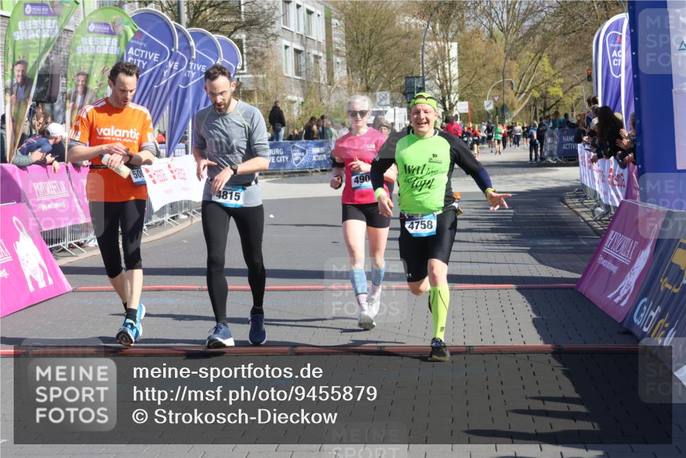 12.04.2026 - 45. Internationalen Wilhelmsburger Insellauf Strokosch-Dieckow http://msf.ph/oto/9455879 12.04.2026 10:44:59 Ziel 2940, 4815, 4758, 5009, 4906 meine-sportfotos.de