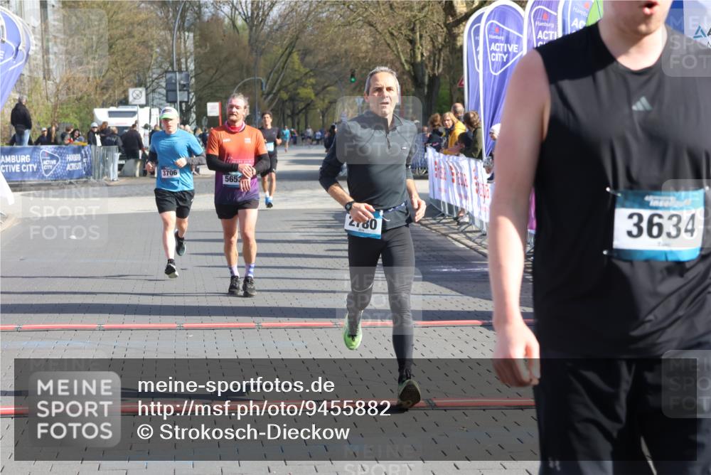 12.04.2026 - 45. Internationalen Wilhelmsburger Insellauf Strokosch-Dieckow http://msf.ph/oto/9455882 12.04.2026 10:31:58 Ziel 3634, 2780, 5653, 3706 meine-sportfotos.de