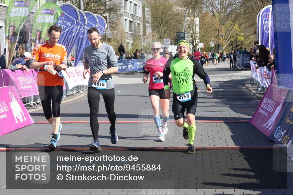 12.04.2026 - 45. Internationalen Wilhelmsburger Insellauf Strokosch-Dieckow http://msf.ph/oto/9455884 12.04.2026 10:44:59 Ziel 2940, 4815, 4758, 5009, 4906 meine-sportfotos.de