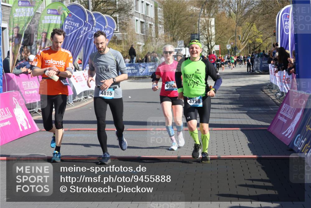 12.04.2026 - 45. Internationalen Wilhelmsburger Insellauf Strokosch-Dieckow http://msf.ph/oto/9455888 12.04.2026 10:44:59 Ziel 2940, 4815, 4758, 5009, 4906 meine-sportfotos.de