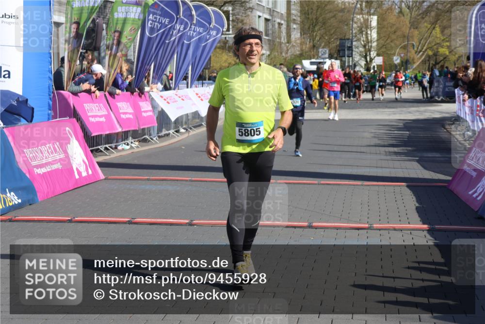 12.04.2026 - 45. Internationalen Wilhelmsburger Insellauf Strokosch-Dieckow http://msf.ph/oto/9455928 12.04.2026 10:45:06 Ziel 5805, 2920 meine-sportfotos.de