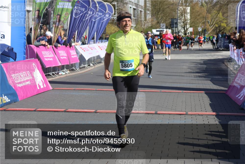 12.04.2026 - 45. Internationalen Wilhelmsburger Insellauf Strokosch-Dieckow http://msf.ph/oto/9455930 12.04.2026 10:45:06 Ziel 5805, 2920 meine-sportfotos.de