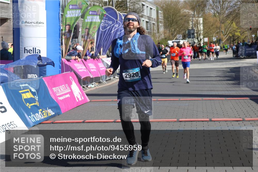 12.04.2026 - 45. Internationalen Wilhelmsburger Insellauf Strokosch-Dieckow http://msf.ph/oto/9455959 12.04.2026 10:45:09 Ziel 2920 meine-sportfotos.de