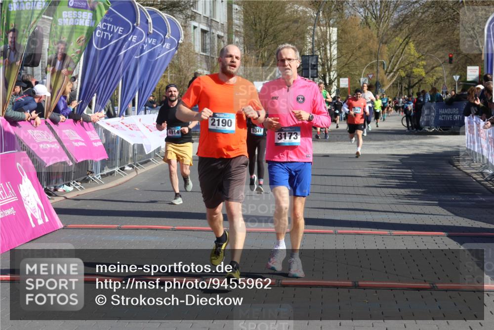 12.04.2026 - 45. Internationalen Wilhelmsburger Insellauf Strokosch-Dieckow http://msf.ph/oto/9455962 12.04.2026 10:45:14 Ziel 3173, 2190, 4914, 5341, 5435 meine-sportfotos.de