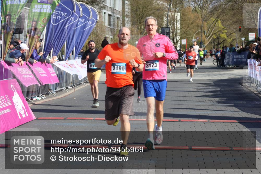 12.04.2026 - 45. Internationalen Wilhelmsburger Insellauf Strokosch-Dieckow http://msf.ph/oto/9455969 12.04.2026 10:45:14 Ziel 3173, 2190, 4914, 5341, 5435 meine-sportfotos.de