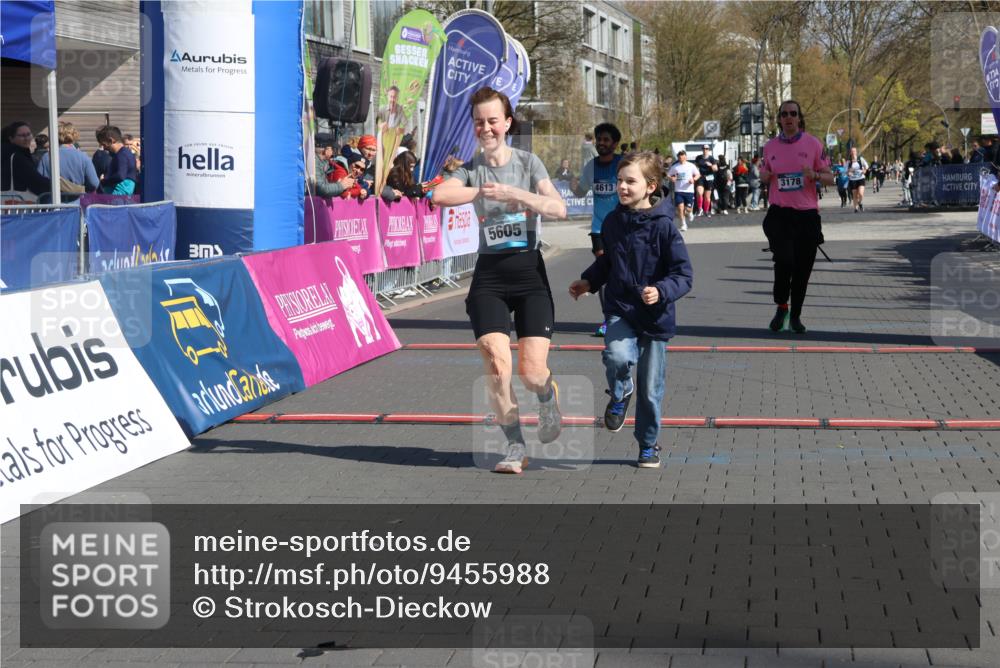 12.04.2026 - 45. Internationalen Wilhelmsburger Insellauf Strokosch-Dieckow http://msf.ph/oto/9455988 12.04.2026 11:02:29 Ziel 2417, 5605, 4613, 3178 meine-sportfotos.de