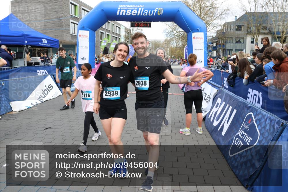 12.04.2026 - 45. Internationalen Wilhelmsburger Insellauf Strokosch-Dieckow http://msf.ph/oto/9456004 12.04.2026 13:03:41 Ziel 2939, 2938 meine-sportfotos.de