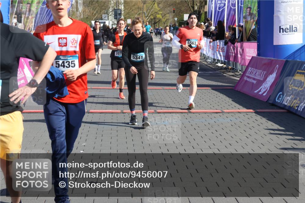 12.04.2026 - 45. Internationalen Wilhelmsburger Insellauf Strokosch-Dieckow http://msf.ph/oto/9456007 12.04.2026 10:45:20 Ziel 4914, 5341, 5435, 5563, 2075, 2810, 3408, 4739 meine-sportfotos.de