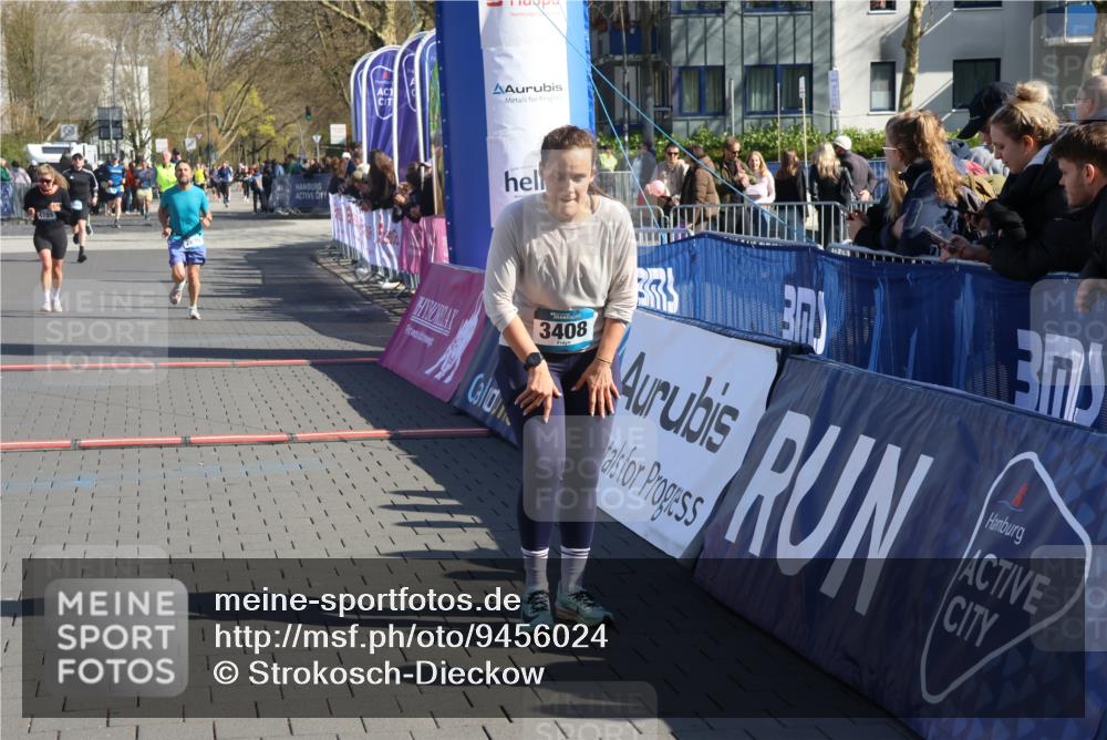 12.04.2026 - 45. Internationalen Wilhelmsburger Insellauf Strokosch-Dieckow http://msf.ph/oto/9456024 12.04.2026 10:45:28 Ziel 4739, 3416, 2899, 4785 meine-sportfotos.de