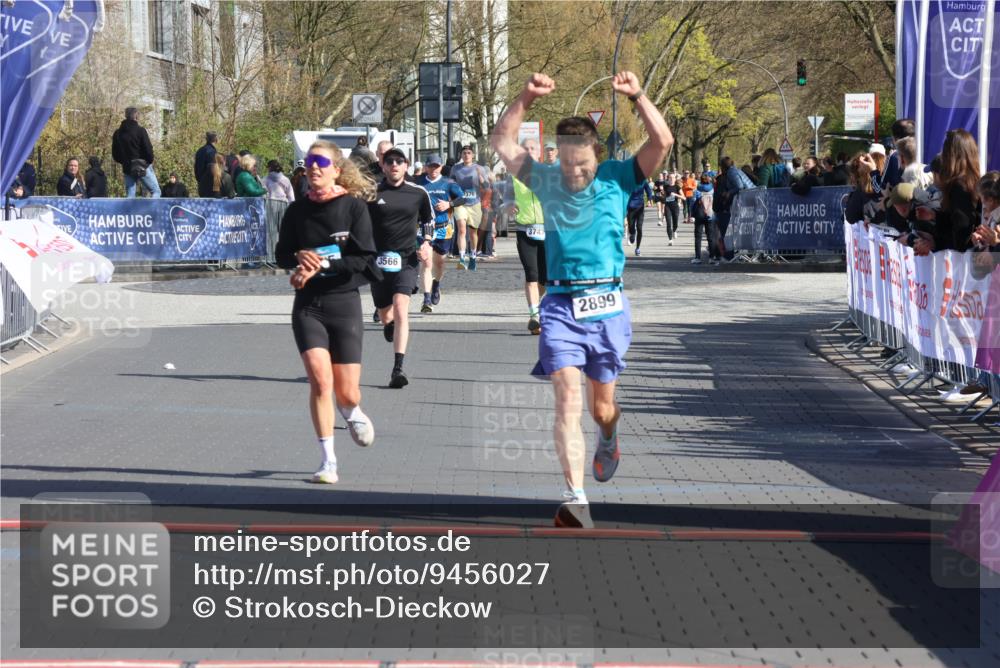 12.04.2026 - 45. Internationalen Wilhelmsburger Insellauf Strokosch-Dieckow http://msf.ph/oto/9456027 12.04.2026 10:45:29 Ziel 3416, 2899, 4785 meine-sportfotos.de
