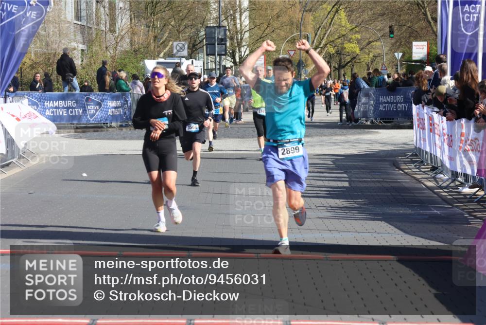 12.04.2026 - 45. Internationalen Wilhelmsburger Insellauf Strokosch-Dieckow http://msf.ph/oto/9456031 12.04.2026 10:45:29 Ziel 3416, 2899, 4785 meine-sportfotos.de