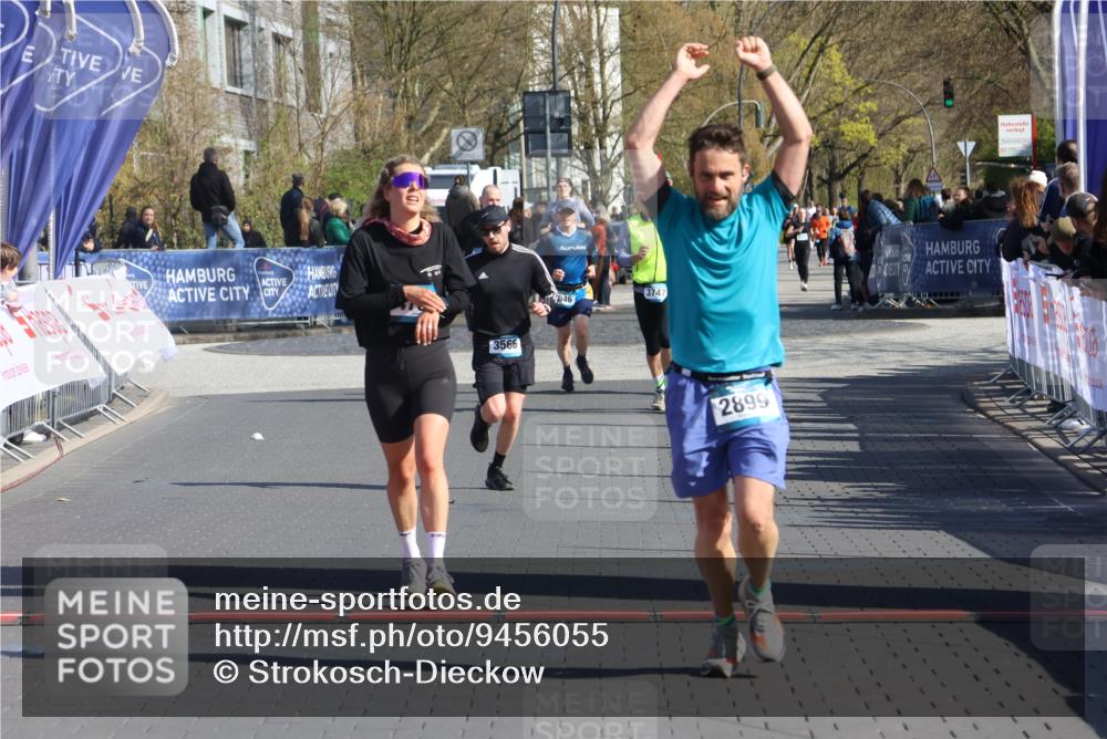12.04.2026 - 45. Internationalen Wilhelmsburger Insellauf Strokosch-Dieckow http://msf.ph/oto/9456055 12.04.2026 10:45:30 Ziel 2899, 4785, 3566 meine-sportfotos.de