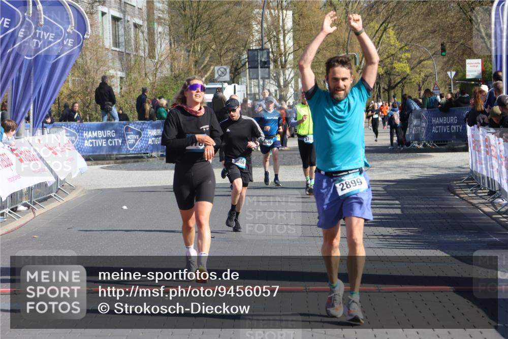 12.04.2026 - 45. Internationalen Wilhelmsburger Insellauf Strokosch-Dieckow http://msf.ph/oto/9456057 12.04.2026 10:45:30 Ziel 2899, 4785, 3566 meine-sportfotos.de