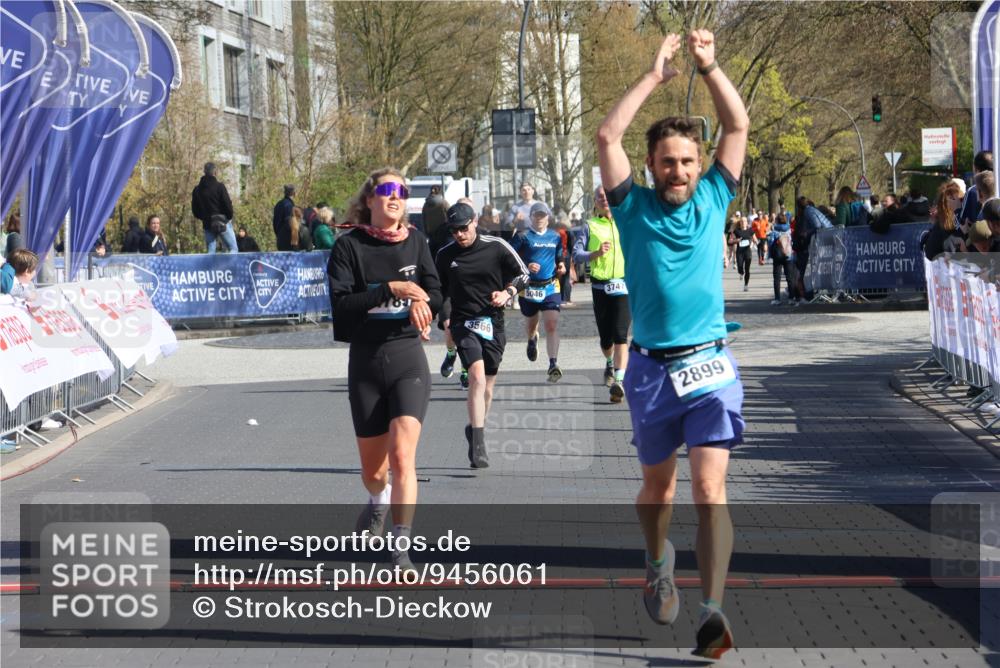12.04.2026 - 45. Internationalen Wilhelmsburger Insellauf Strokosch-Dieckow http://msf.ph/oto/9456061 12.04.2026 10:45:30 Ziel 2899, 4785, 3566 meine-sportfotos.de