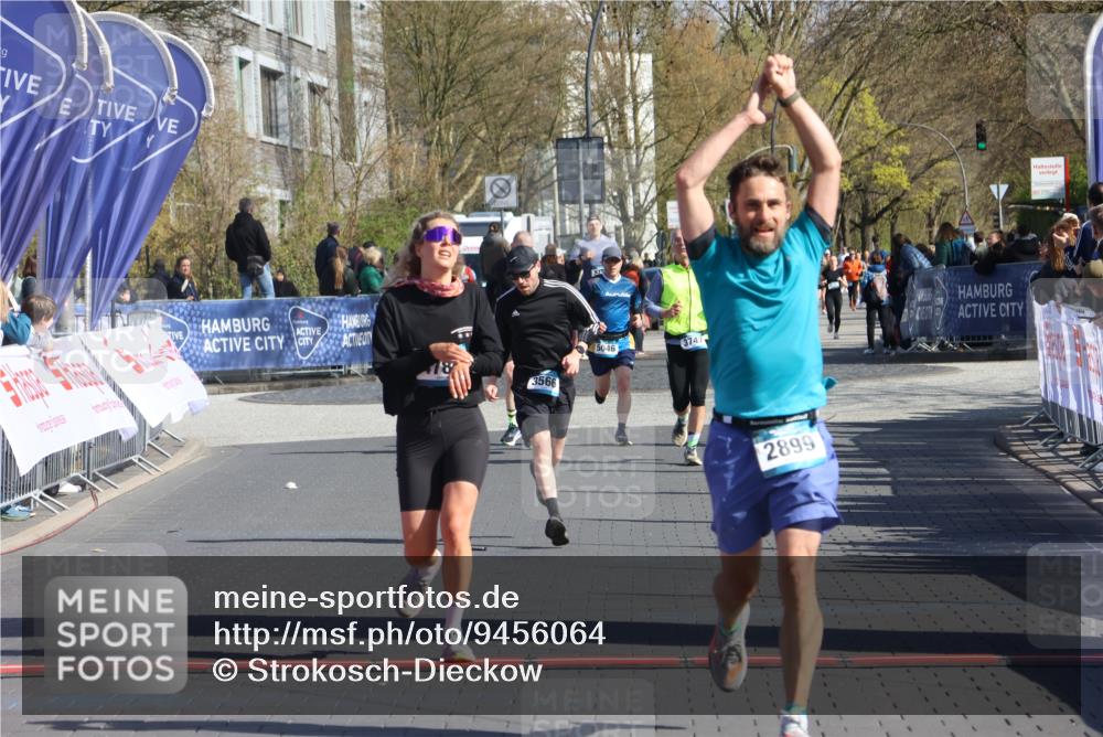12.04.2026 - 45. Internationalen Wilhelmsburger Insellauf Strokosch-Dieckow http://msf.ph/oto/9456064 12.04.2026 10:45:30 Ziel 2899, 4785, 3566 meine-sportfotos.de