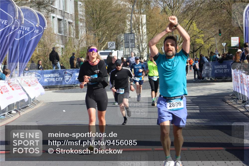 12.04.2026 - 45. Internationalen Wilhelmsburger Insellauf Strokosch-Dieckow http://msf.ph/oto/9456085 12.04.2026 10:45:30 Ziel 2899, 4785, 3566 meine-sportfotos.de