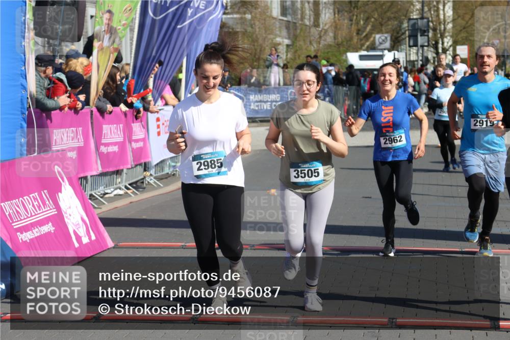 12.04.2026 - 45. Internationalen Wilhelmsburger Insellauf Strokosch-Dieckow http://msf.ph/oto/9456087 12.04.2026 11:02:46 Ziel 4069, 2985, 3505, 3009, 2962, 2919 meine-sportfotos.de